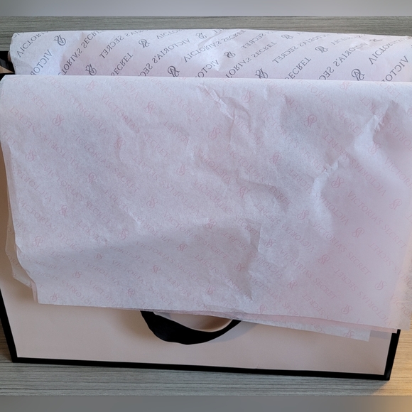 Victoria's Secret Medium Shopping Bag with 6 sheets of VS Tissue Paper 16"x12"x6 - Picture 10 of 16